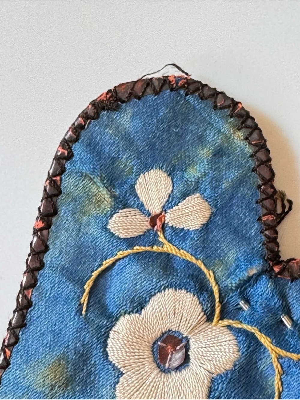Antique Silk Embroidered Heart Scissor Case Pouch Victorian Chatelaine Sewing - Picture 7 of 14